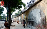 Xem giới trẻ Hà Nội tạo dáng sáng tạo tại phố bích họa Phùng Hưng